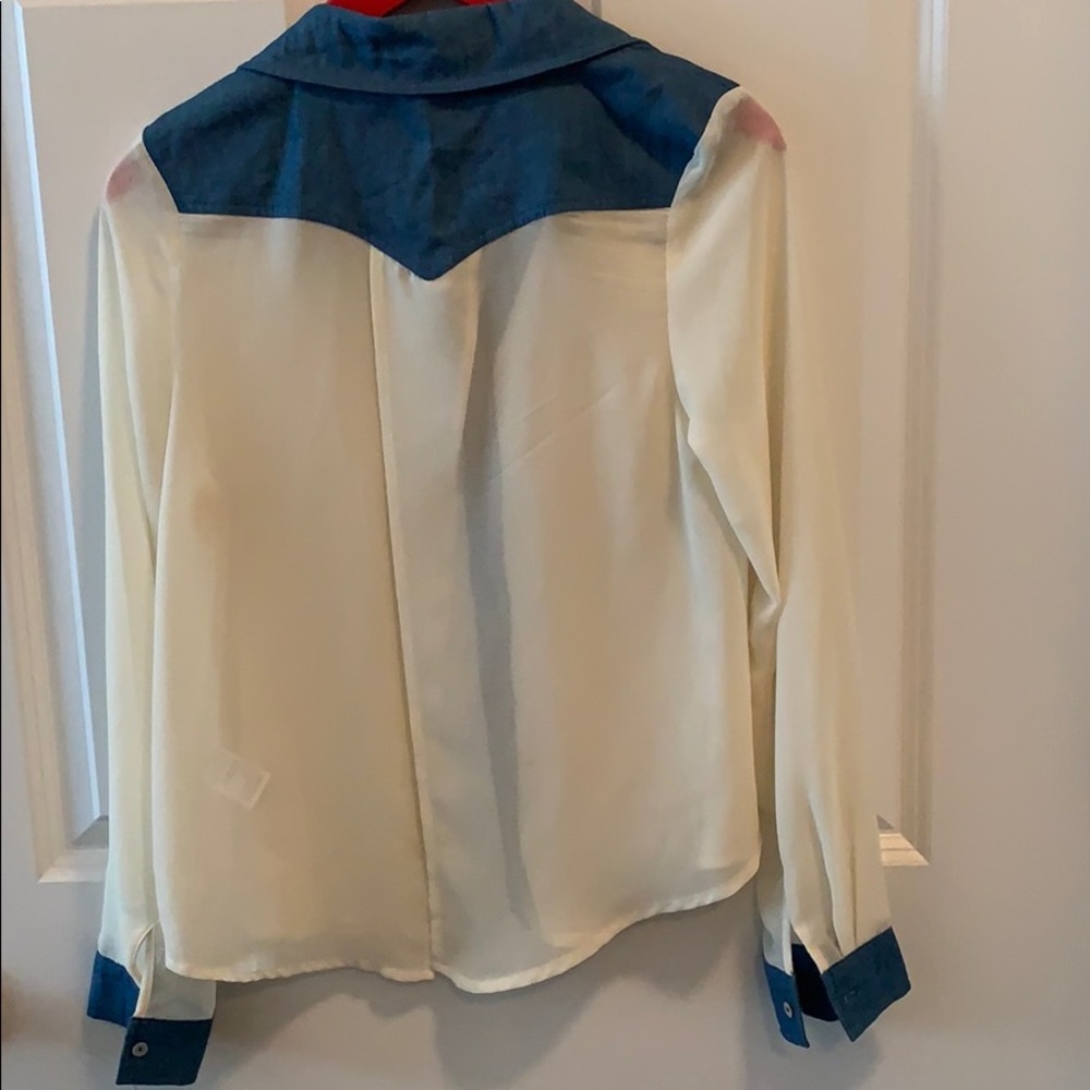 White blouse - Picture 4 of 5